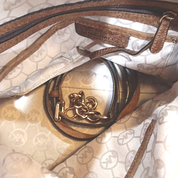 MICHAEL KORS. LARGE BEDFORD SATCHEL DISTRESSED OSTRICH PRINT "RUST". - Picture 7 of 9